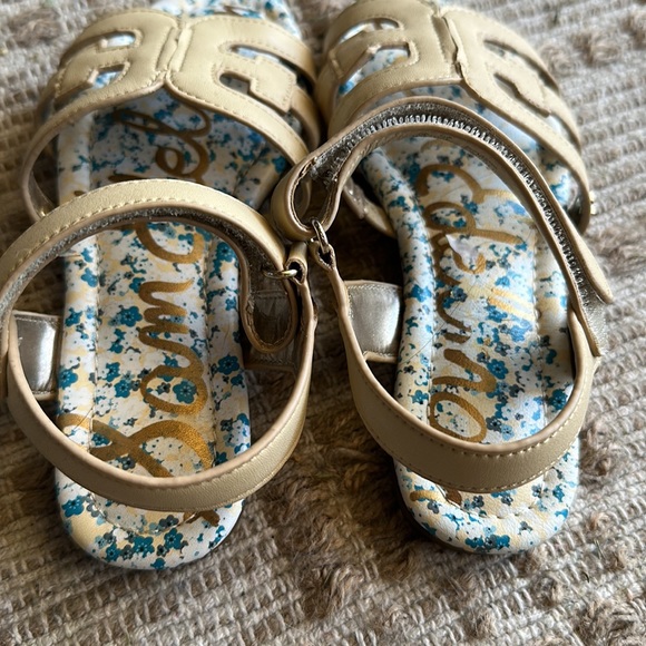 Sam Edelman girls sandals a size 1M. New. Never worn - Picture 3 of 4